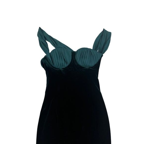 House of CB London Eleanor Velvet Dress in Green - Picture 2 of 4